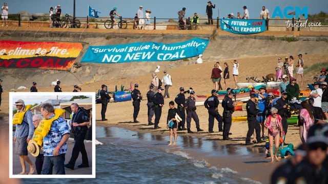 97-year-old minister among those arrested at port blockade