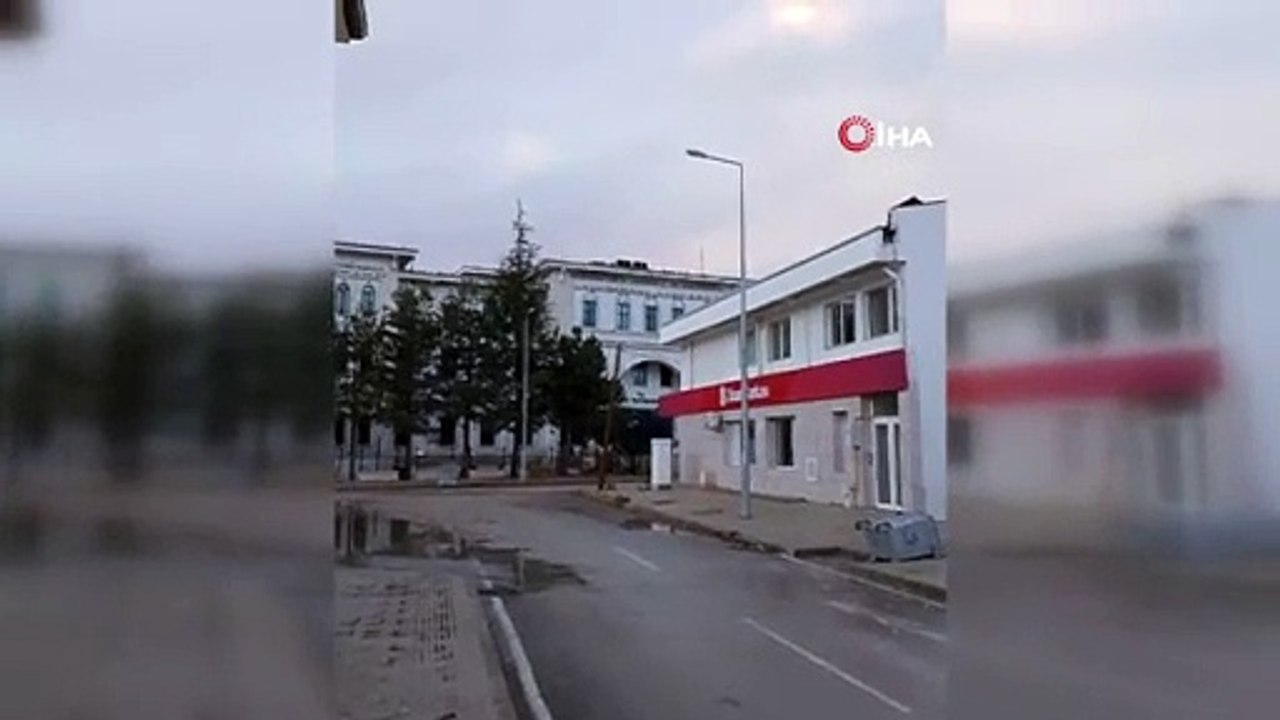 Elazığ'da şiddetli fırtına çatıları uçurdu