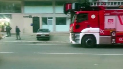 Trabzon'da Fırtına Sonucu Çatı Uçtu, Kişi Son Anda Kurtuldu