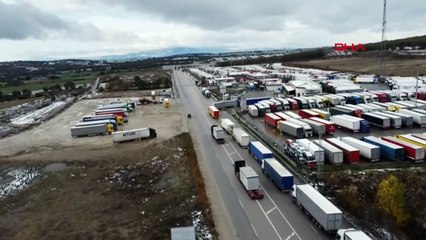 Bulgaristan ve Romanya'da Kar Yağışı Nedeniyle TIR Kuyruğu Oluştu