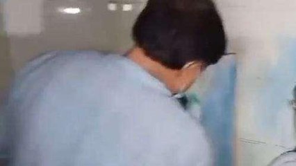 ग्वालियर: ऊर्जा मंत्री ने थामा ब्रुश और करने लगे टॉयलेट साफ,लोगों ने देखा तो रह गए दंग