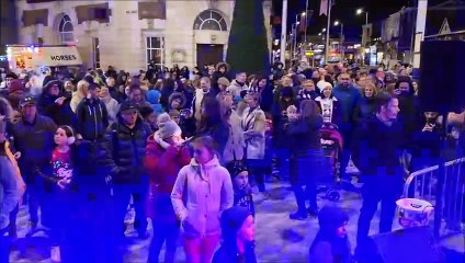 Descargar video: Eastbourne Christmas Lights 2023 in East Sussex