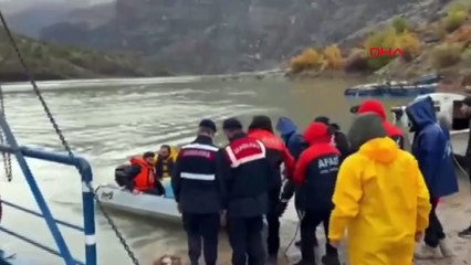 Diyarbakır'da Kayalıklardan Düşen ve Yanan Adam Kurtarıldı