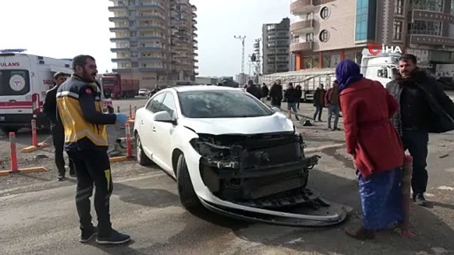 Şanlıurfa'da otomobil ile kamyonetin karıştığı kazada 4 kişi yaralandı