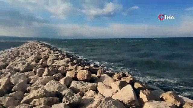 Fırtına Van Gölü'nde dev dalgalar oluşturdu