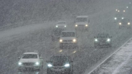 Gefährliche Wetterlage: Neuschnee und Glatteis sorgen für spiegelglatte Straßen