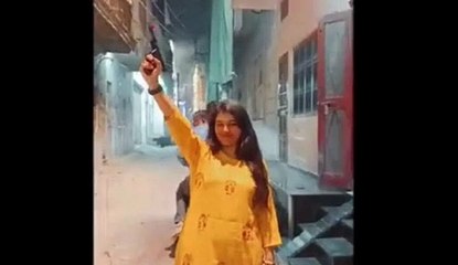 यूपी की रंगबाज लड़की ने पिस्टल से की दनादन फायरिंग, वीडियो वायरल