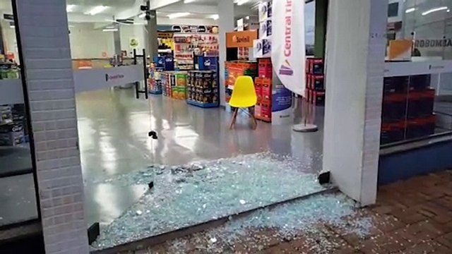 Loja de tintas é arrombada por ladrões durante a madrugada