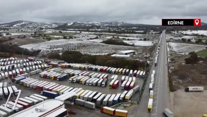 Edirne'de tır kuyruğu 20 kilometreyi buldu