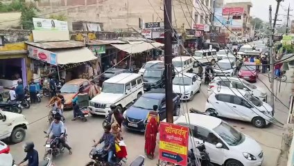 नीमकाथाना की रफ्तार को जाम कर रहा ट्रैफिक