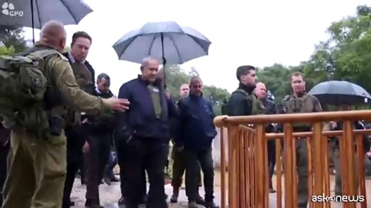 Netanyahu e Elon Musk visitano il kibbutz Kfar Aza