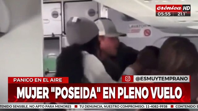 Tremendo video: mujer poseída causa terror en pleno vuelo