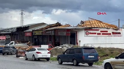 Muş'ta Fırtına Sonucu 4 İş Yerinin Çatısı Uçtu