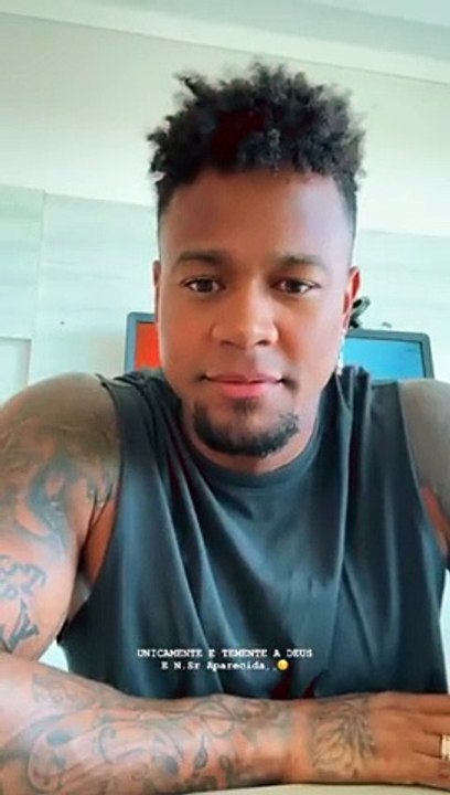 Léo Santana responde às críticas após ‘diabo' abrir seu show