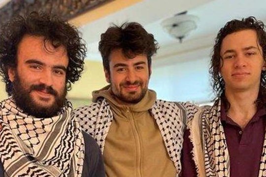 الكوفية تعرض فلسطينيين لهجوم مسلح بأمريكا