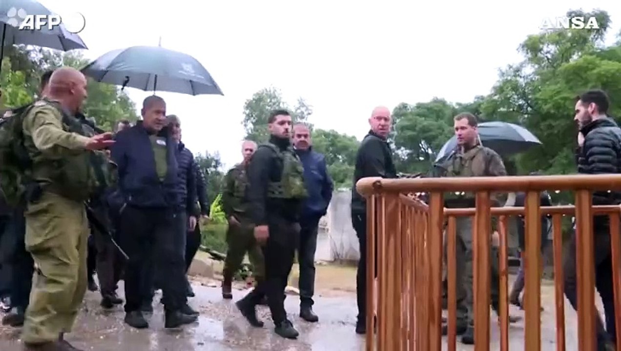 Musk insieme a Netanyahu visita il kibbutz di Kfar Aza