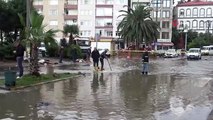 Giresun'un Tirebolu ilçesinde fırtına sonrası deniz taştı, ilçe merkezini su bastı