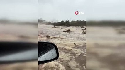 O anlar böyle kaydedildi! Deniz ile karayolu adeta birleşti