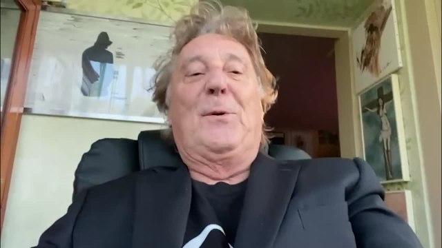 Enzo Iachetti dona un'ambulanza al comitato della Croce Rossa di Bergamo