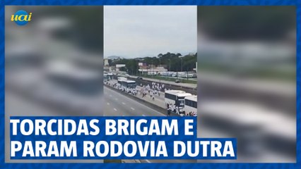 Torcidas brigam e param rodovia Dutra
