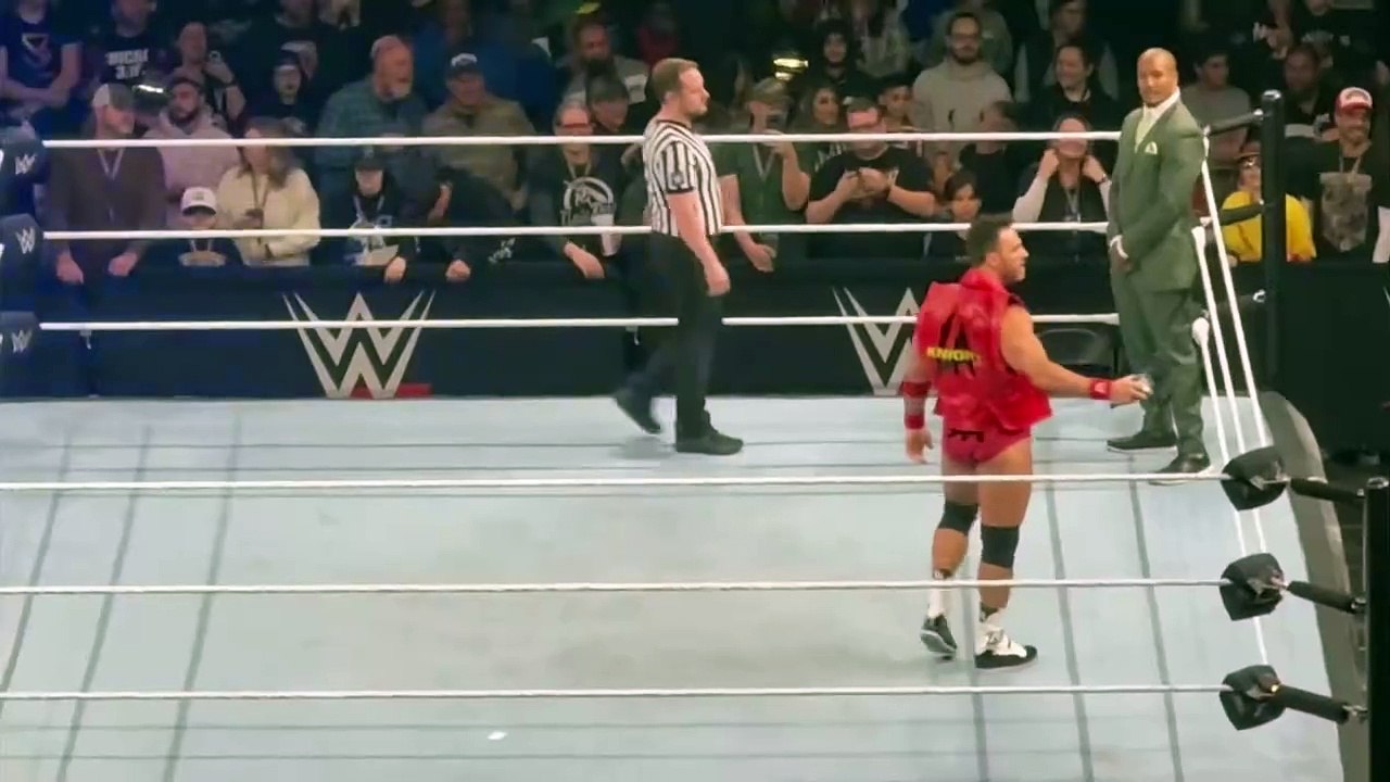 LA Knight Sends Message To Roman Reigns and The Bloodline during WWE Holiday Live Tour!!