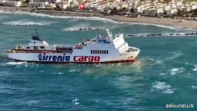 Al via operazioni per disincagliare la motonave arenata vicino a Milazzo