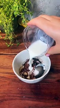 7_Chocolate mug cake Det här är mitt bästa recept på mugcake. Den blir så bra! 1 msk olja 1 msk kakao 2 msk mjöl 1 m