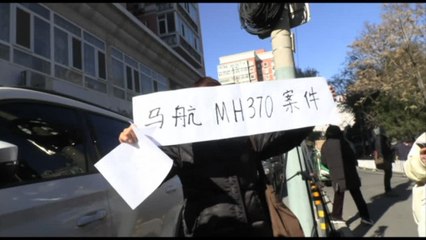 Il giallo del volo MH370, le famiglie cinesi: riaprire le indagini