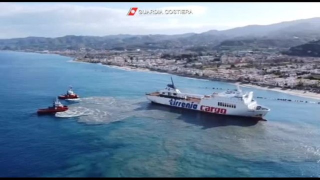 Al via operazioni per disincagliare la motonave arenata vicino a Milazzo