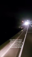 Carro passa na contramão da BR-101 em frente ao posto da PRF em SC