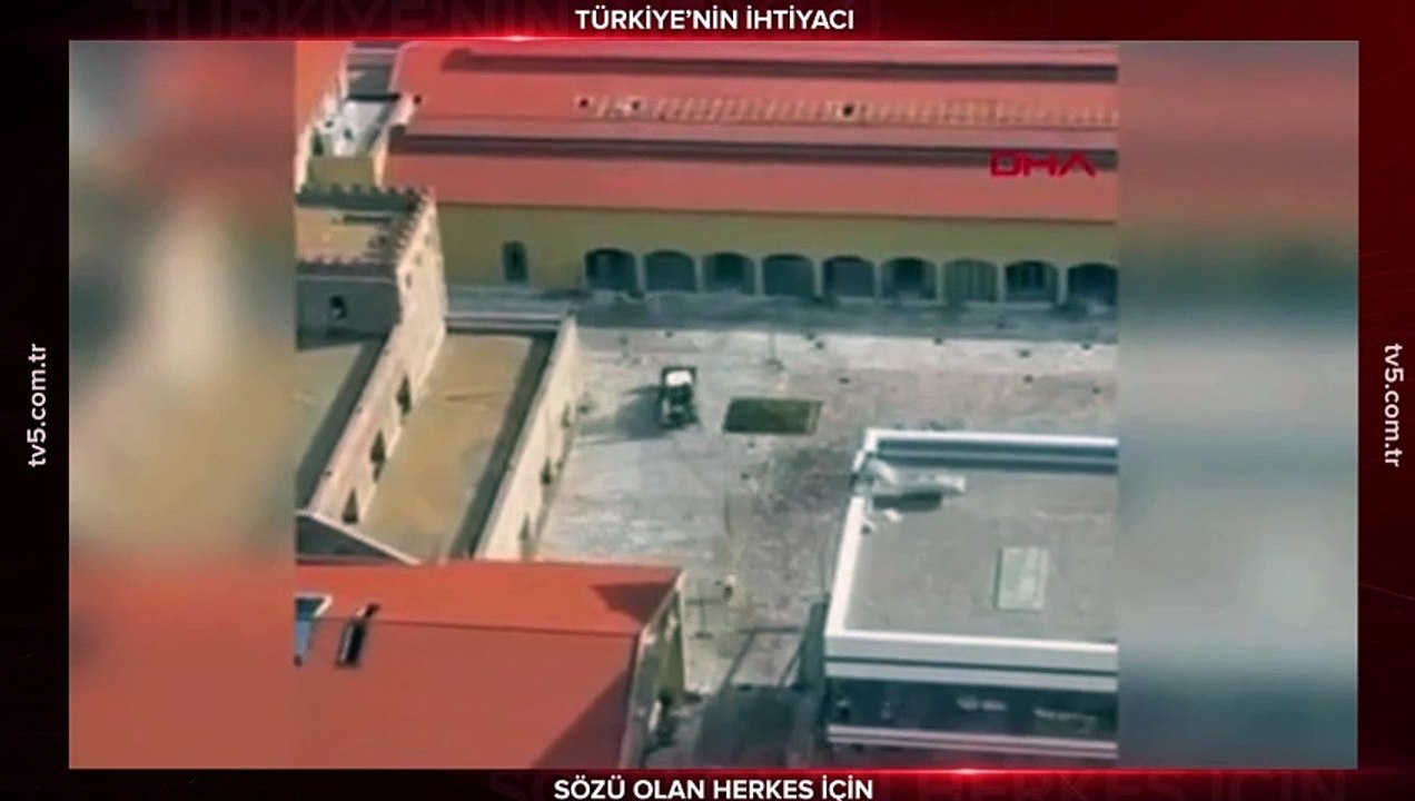 Operatör, tartıştığı işçileri iş makinesiyle kovaladı