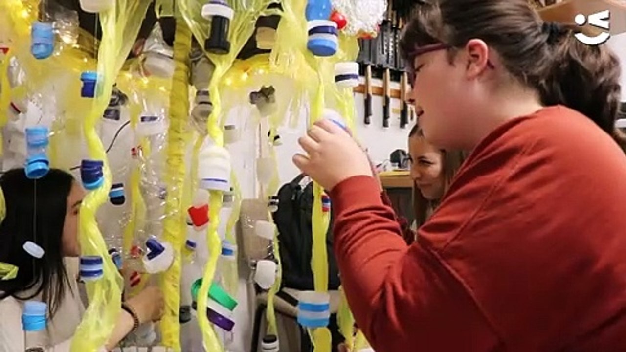 Alumnos impulsan la sostenibilidad en un concurso de reutilización de plásticos