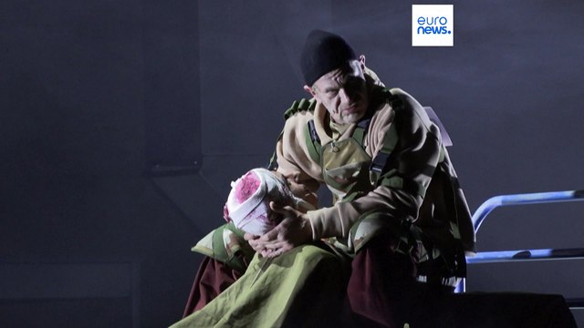 Una sátira que retrata a Putin en La Haya desafía el sentimiento pro-Kremlin en Bulgaria