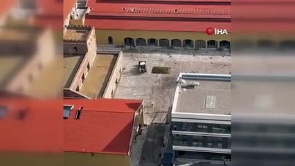 Yok artık dedirtti! Öfkelenen operatör işçileri kepçeyle kovaladı
