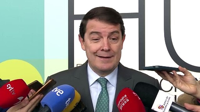 Mañueco acusa a Pedro Sánchez de venderse barato a otras fuerzas políticas desleales con España y con la Constitución