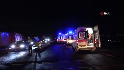 Diyarbakır'da Hemzemin Geçitte Lokomotif ve Otomobil Çarpıştı: 5 Yaralı