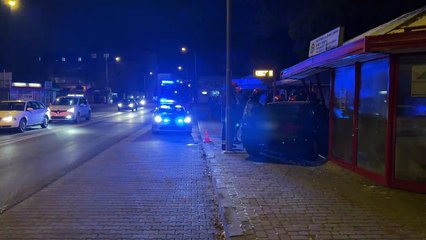 W Przemyślu 19-latek wjechał autem w przystanek autobusowy