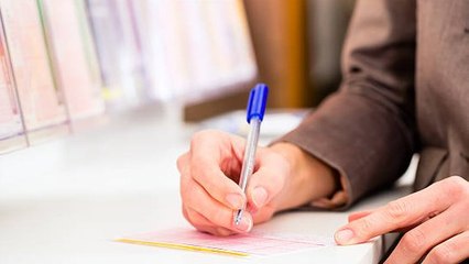 Hombre Gana La "Lotería De Por Vida" Tras Un Error En Su Boleto