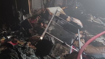 울산 아파트 8층에서 불...주민 2명 연기 들이마셔 / YTN