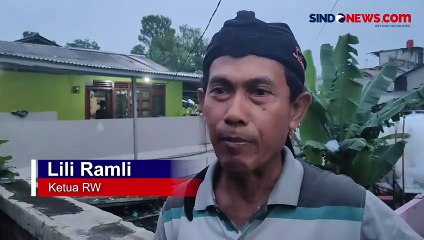 Limbah Busa Setinggi 5 Meter Menutupi Aliran Kali Baru Depok