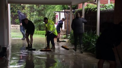 Flash flooding in Adelaide as thunderstorms lash state