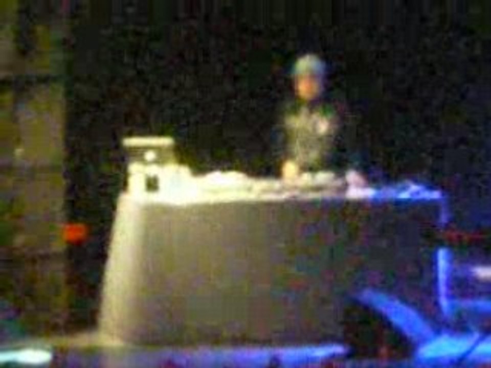 Dj(2) concert chris brown paris