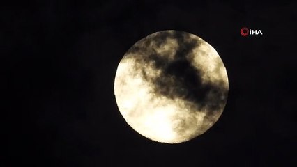 Hatay'da sabah saatlerinde beliren dolunay mest etti