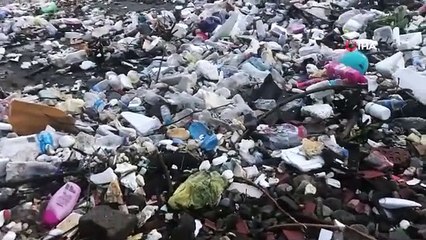 Rize'de dalgalar çekildi geriye çöp dağları kaldı