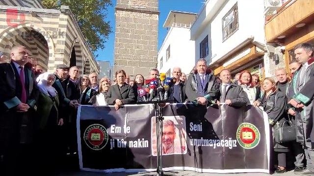 Tahir Elçi için dört ayaklı minare önünde anma