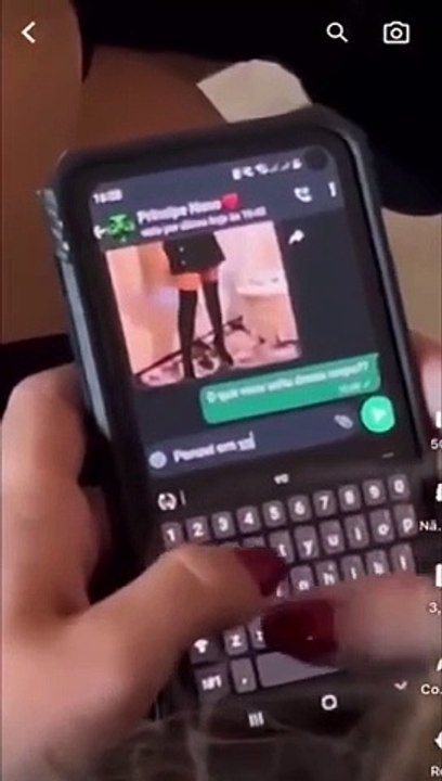 Karısını başka bir erkekle yazışırken yakalayan adam o anları böyle kaydetti