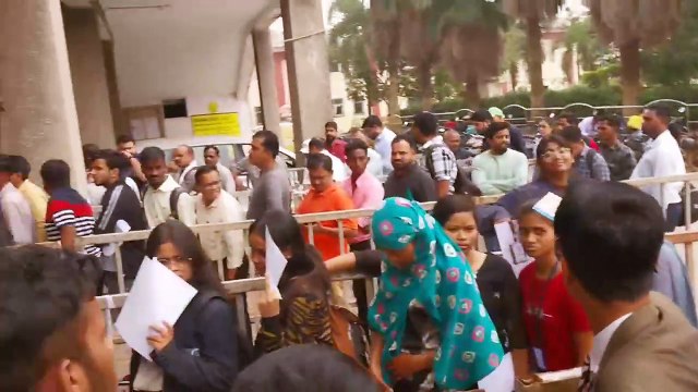 भारत-ऑस्ट्रेलिया मैच टिकट के लिए काउंटर में उमड़ी भीड़, सुबह 3 बजे से लाइन में लगे, देखें वीडियो Video