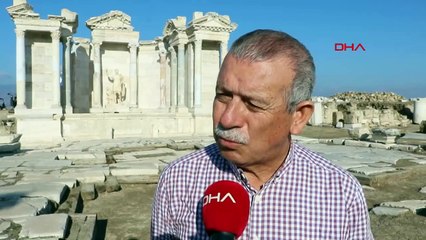 İMPARATOR TRAİAN'IN HEYKELİ, 1910 YIL ÖNCE YAPILDIĞI ORİJİNAL YERİ OLAN ANITSAL ÇEŞME İLE BULUŞTURULDU