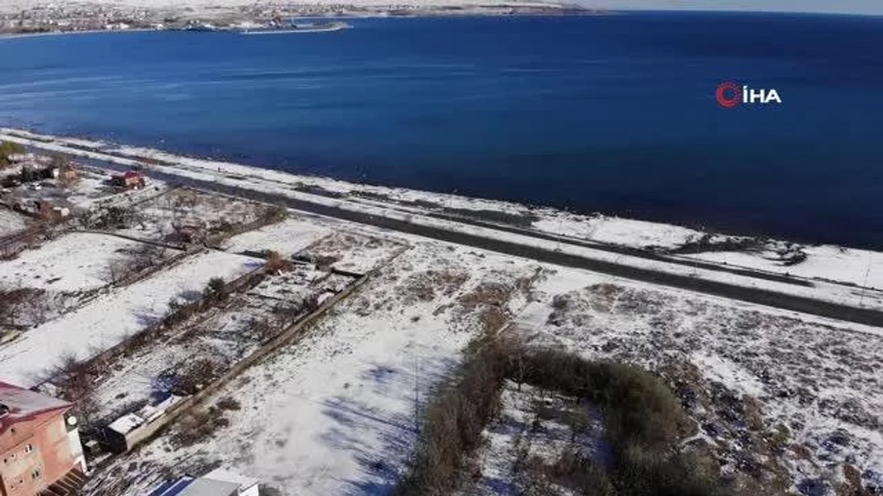 Şehir merkezi beyaza büründü - Tatvan'da kar yağışı: Yerler buz tuttu