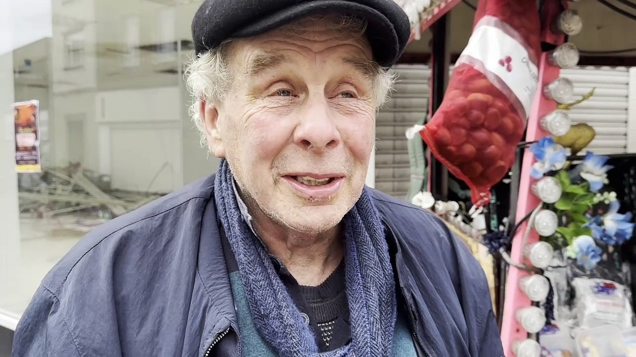 Hot Chestnuts Man shares his secrets and meet his dog called Albert